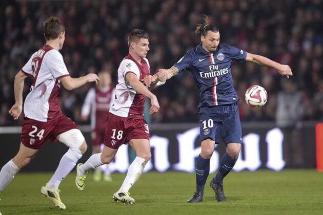 CHOPLIN Jeremy (Metz) vs Zlatan Ibrahimovic (PSG) FOOTBALL : FC Metz vs PSG - L1 - 21 11 2014 JBAutissier Panoramic 