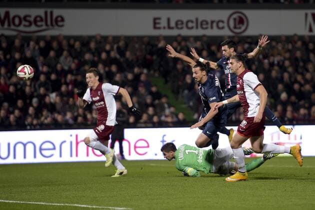 Zlatan Ibrahimovic (PSG) FOOTBALL : FC Metz vs PSG - L1 - 21 11 2014 JBAutissier Panoramic 