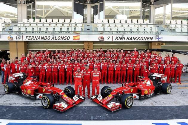 Fernando Alonso, Teamchef Marco Mattiacci und Kimi Räikkönen (Finnland Ferrari) Aktuell Motorsport, Formel 1, GP von Abu Dhabi, Teamfoto Ferrari Second free practice session of the Abu Dhabi F1 GP at the Yas Marina circuit. In this picture, Ferrarimotor-racing team. xRUBIOx  RV RACING PRESS