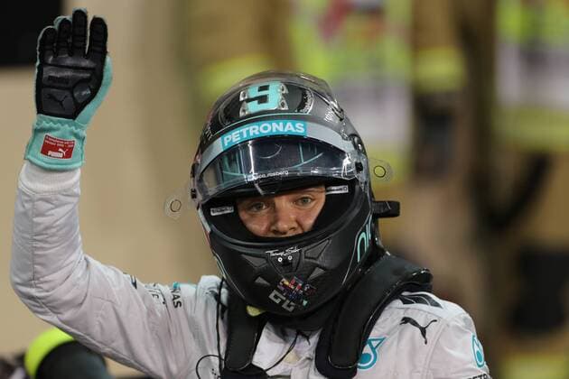 22.11.2014 - Qualifying, 1st position Nico Rosberg (GER), Mercedes AMG F1 W05 Abu Dhabi Grand Prix, UAE 20 - 23 November 2014 