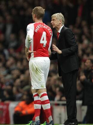 Arsenal v Manchester United . . London, UK . . 22.11.2014 Arsene Wenger (Arsenal manager) speaks to Per Mertesacker (A) 