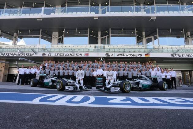 23.11.2014- Lewis Hamilton (GBR) Mercedes AMG F1 W05 and Nico Rosberg (GER) Mercedes AMG F1 W05 in the team photo Abu Dhabi Grand Prix, UAE 20 - 23 November 2014 