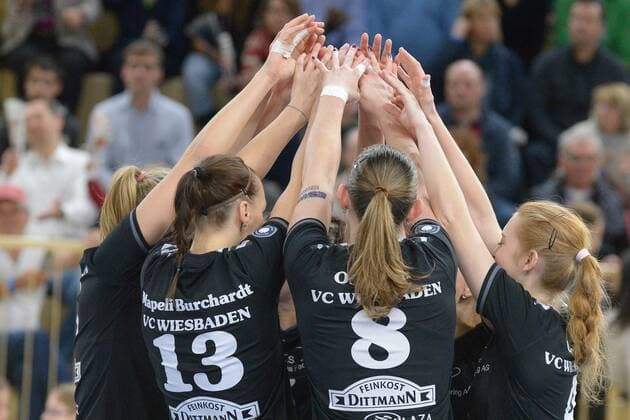 23.11.2014, xtkx, Volleyball 1.Bundesliga Damen, VC Wiesbaden - VCO Berlin, v.l. Team VC Wiesbaden,
