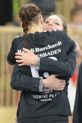 23.11.2014, xtkx, Volleyball 1.Bundesliga Damen, VC Wiesbaden - VCO Berlin, v.l. Regina Burchardt (VC Wiesbaden), Elana Steinemann (VC Wiesbaden),