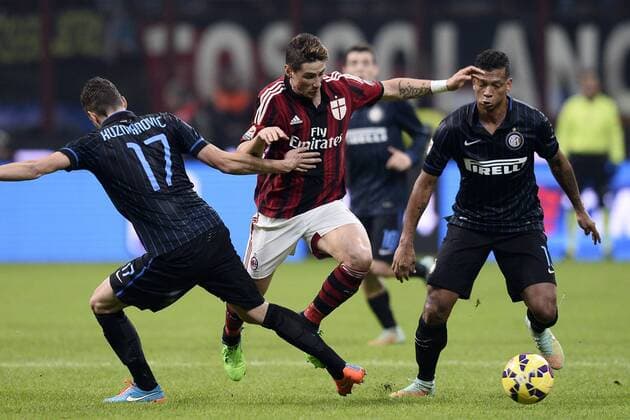 Serie A AC Milan - Inter Mailand Fernando Torres-Zdravko Kuzmanovic-Fredy Guarin 
