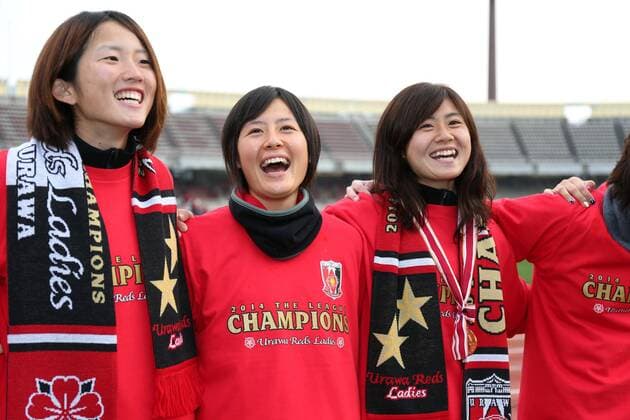 Hikaru Naomoto (Reds Ladies), NOVEMBER 24, 2014 - Football Soccer : Hikaru Naomoto of Urawa Reds Ladies celebrates winning their league title after the 2014 Nadeshiko League Exciting Series match between Urawa Reds Ladies 0-1 Albirex Niigata Ladies at Urawakomaba Stadium, Saitama, Japan. æµ¦å’Œãƒ¬ãƒƒã‚ºãƒ¬ãƒ‡ã‚£ãƒ¼ã‚¹  (mjxa136483)