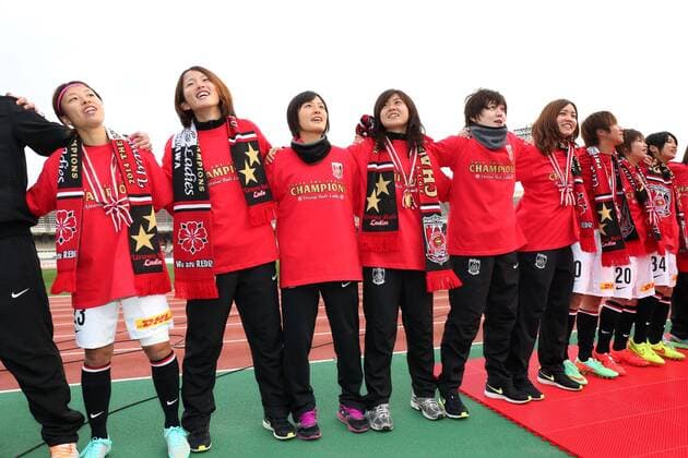 Hikaru Naomoto (Reds Ladies), NOVEMBER 24, 2014 - Football Soccer : Hikaru Naomoto of Urawa Reds Ladies celebrates winning their league title after the 2014 Nadeshiko League Exciting Series match between Urawa Reds Ladies 0-1 Albirex Niigata Ladies at Urawakomaba Stadium, Saitama, Japan. æµ¦å’Œãƒ¬ãƒƒã‚ºãƒ¬ãƒ‡ã‚£ãƒ¼ã‚¹  (mjxa136485)