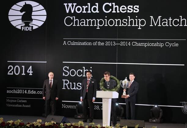 SOCHI, RUSSIA.NOVEMBER 25, 2014. Russia s president Vladimir Putin, Indian chess player Viswanathan (Vishy) Anand, chess champion Magnus Carlsen of Norway, and Kirsan Ilyumzhinov, the president of the World Chess Federation (FIDE), from left, at an awarding ceremony for the FIDE World Chess Championship 2014.  premiumd RE155CEB