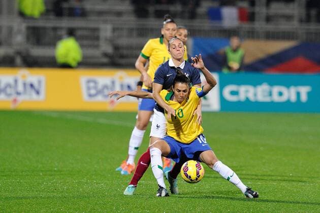 Aktuell Fussball, Damen, Länderspiel, Frankreich - Brasilien Jessica Houara (FRA) vs Marta Vieira Da Silva (BRA) FRA - BRA 26 11 2014 FredericChambertxPanoramic 