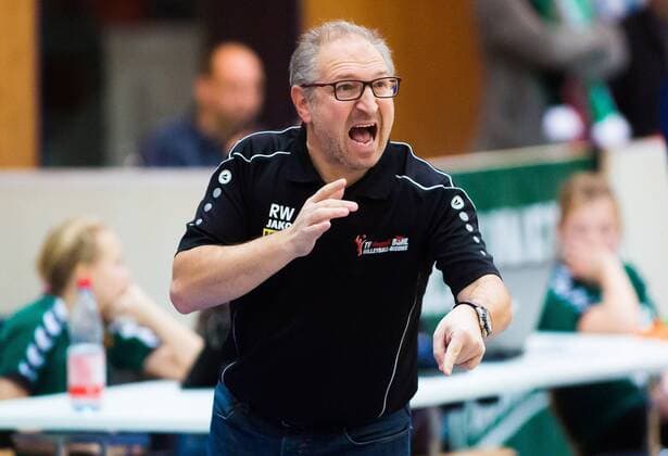 Bestensee, Deutschland, 26.11.2014: Volleyball Bundesliga Saison 2014 2015 - Netzhoppers KW - TV Buehl Bühl. Roben Wolochin (Buehl)