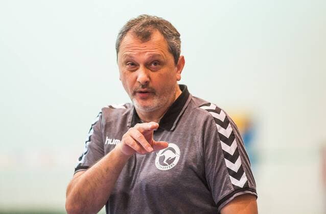 Bestensee, Deutschland, 26.11.2014: Volleyball Bundesliga Saison 2014 2015 - Netzhoppers KW - TV Buehl Bühl. Trainer Mirko Culic (Netzhoppers)