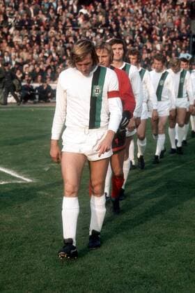 Fußball, Europapokal der Landesmeister 1971 1972, Borussia Mönchengladbach - Inter Mailand 7-1 Borussia Mönchengladbach, v.li.: Günter Netzer, Torwart Wolfgang Kleff, Ulrik Le Fevre