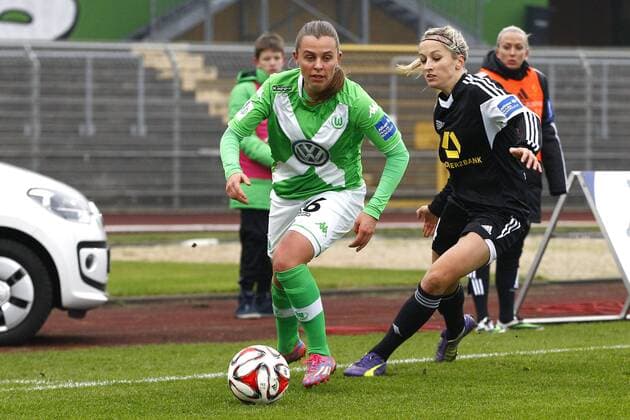 30.11.2014, VfL Stadion am Elsterweg, Wolfsburg, Frauenfussball Ligaspiel, 1. Liga, VfL Wolfsburg vs 1. FFC Frankfurt, im Bild Noelle Maritz (16, VfL Wolfsburg, li.) im Zweikampf mit Kathrin Julia Hendrich (4, 1. FFC Frankfurt) VfL Wolfsburg vs 1. FFC Frankfurt