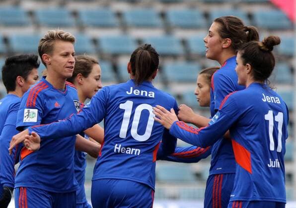 GER, 1.Bundesliga, Frauen, FF USV Jena vs Turbine Potsdam 30.11.14, Jena, Ernst-Abbe-Sportfeld, GER, Allianz Frauen Bundesliga 1.Bundesliga, Frauen, Saison 2014 2015, 11.Spieltag, FF USV Jena vs 1.FFC Turbine Potsdam im Bild Torjubel Jena nach dem 1:1 Ausgleich durch Amber Hearn