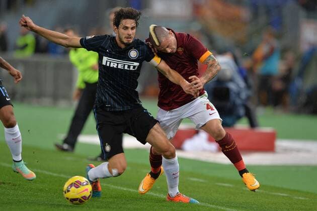 Aktuell Fußball, Italien, AS Rom - Inter Mailand Radja Nainggolan Roma, Andrea Ranocchia Inter. Roma 30-11-2014 Stadio Olimpico. Football Calcio 2014 2015 Serie A. AS Rom vs Inter Mailand AntoniettaxBaldassarre