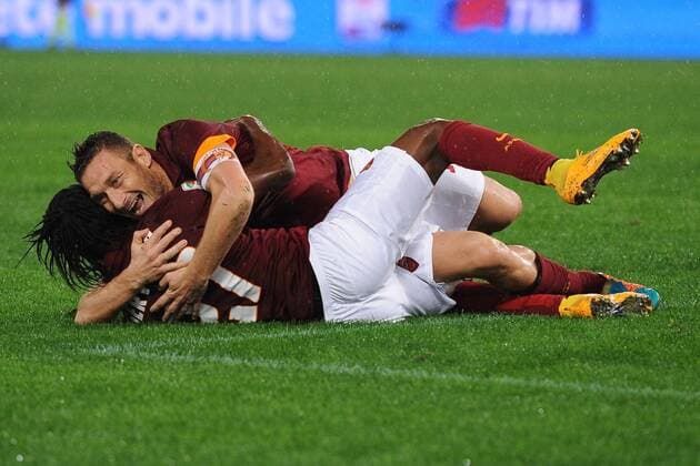 Aktuell Fußball, Italien, AS Rom - Inter Mailand As Roma 30 11 2014 - campionato di calcio serie A AS Rom vs Inter Mailand: Schlussjubel Francesco Totti-Gervinho 
