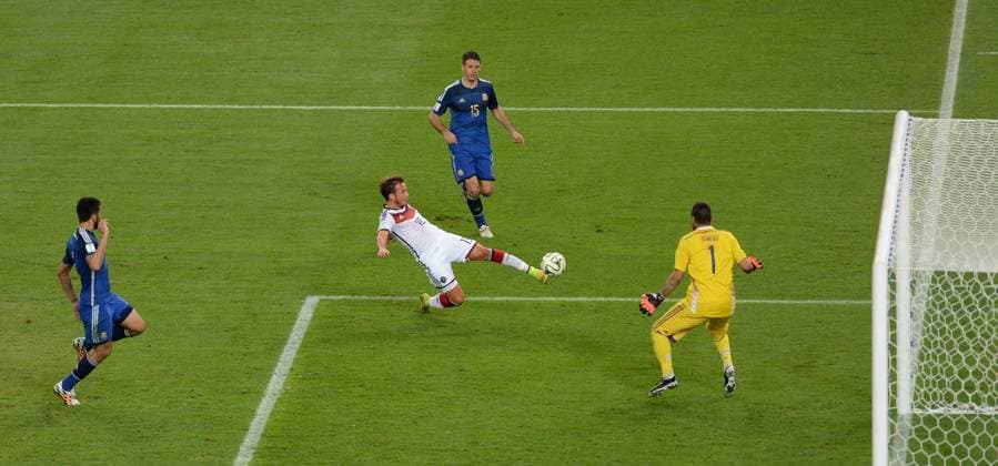 World Cup 2014: Argentina vs Germany Rio de Janiero Brazil 13th July 2014 World Cup final 2014 Argengtina vs Germany Mario Goetze scores the only goal of the game. 