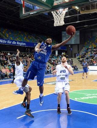 02.12.2014, xjhx, Basketball Eurochallenge, Frankfurt Skyliners - Okapi Aalstar, v.l. Jason Clark (Okapi Aalstar), Quantez Lamar Robertson (Fraport Skyliners Frankfurt), JOHN ABE LODWICK (Okapi Aalstar)