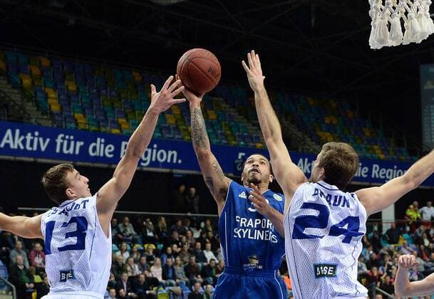 02.12.2014, xjhx, Basketball Eurochallenge, Frankfurt Skyliners - Okapi Aalstar, v.l. Vincent Kesteloot (Okapi Aalstar), Justin Cobbs (Fraport Skyliners Frankfurt), Taylor Braun (Okapi Aalstar)