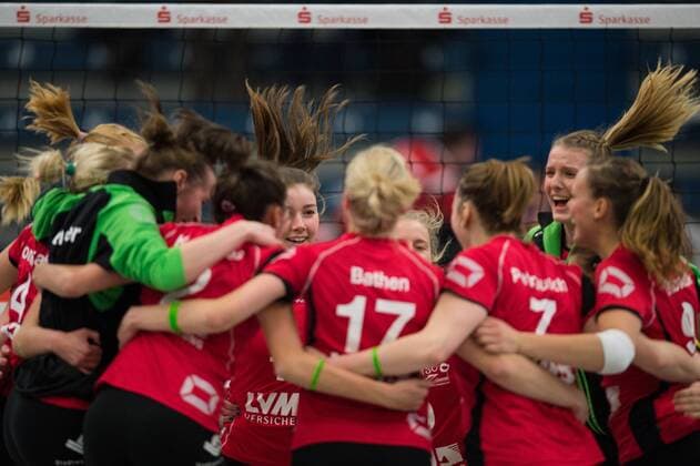 03.12.2014, Halle Berg Fidel, Muenster Volleyball, DVV-Pokal Frauen, Viertelfinale, USC Münster Muenster vs. SC Potsdam Jubel Muenster nach Matchball Sieg
