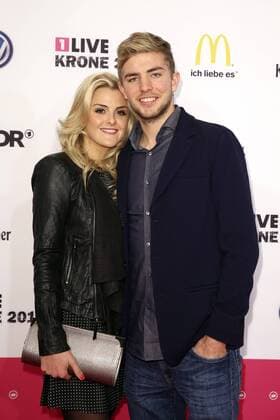 Christoph Kramer mit Freundin Celina bei der Verleihung der 1LIVE Krone 2014 in der Jahrhunderthalle. Bochum, 04.12.2014 Foto:xS.xGabschx xFuturexImage