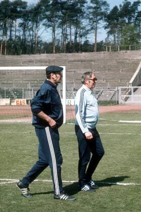 Bundestrainer Helmut Schön und Masseur Erich Deuser (beide BR Deutschland)