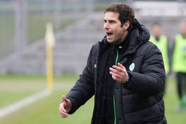 Ralf Kellermann (VfL Wolfsburg, Trainer und Sportlicher Leiter) engagiert an der Seitenlinie, ruft, schreit, brüllt, gibt Anweisungen, gestikuliert, mit den Armen gestikulieren, gives instructions, gesticulate, Fussball, Allianz Frauen-Bundesliga, SC Freiburg - VfL Wolfsburg, xozx