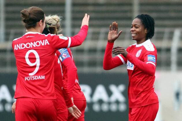 v.l. Natasa Andonova (Turbine Potsdam) und Genoveva Anonma (Turbine Potsdam) jubelt Torschütze, scores the goal, Tor, Goal, Torerfolg, Aktion, Action 1:0 Fussball, Allianz Frauen-Bundesliga, Herforder SV - Turbine Potsdam xygx