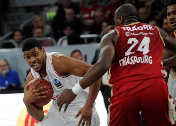 10.12.2014 - Basketball - Saison 2014 2015 - Eurocup : Brose Baskets Bamberg - SIG Straßburg - HMI - Ryan Thompson (7, Brose Baskets Bamberg) gegen Ali Traore (24, SIG Strasbourg)