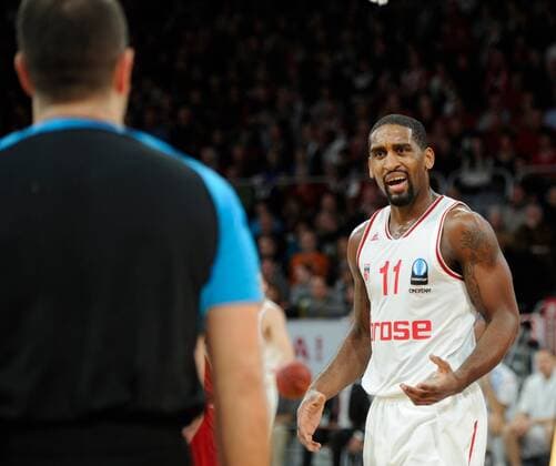 10.12.2014 - Basketball - Saison 2014 2015 - Eurocup : Brose Baskets Bamberg - SIG Straßburg - HMI - Bradley Wanamaker (11, Brose Baskets Bamberg) ist mit Schiedsrichter-Entscheidung nicht einverstanden