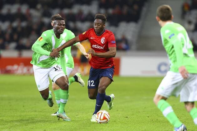 Junior Malanda (Wolfsburg) vs Divock Origi (Lille) FOOTBALL : LOSC vs Wolfsburg - Ligue Europa - 11 12 2014 GwendolineLeGoff Panoramic 