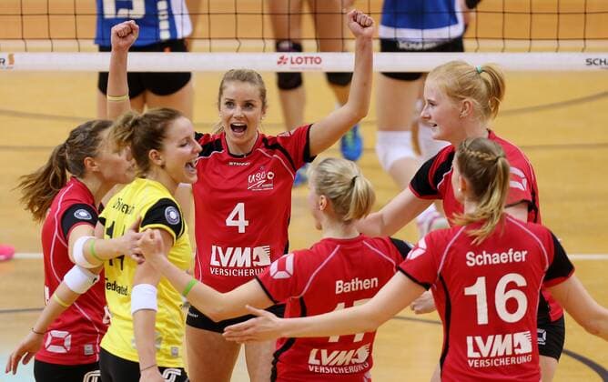 Stuttgart Volleyball Allianz MTV Stuttgart vs. USC Münster, Mitte Tess von Piekartz (Münster, Nr.4 ) jubelt