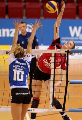 Stuttgart Volleyball Allianz MTV Stuttgart vs. USC Münster, rechts Julia Schäfer (Münster)