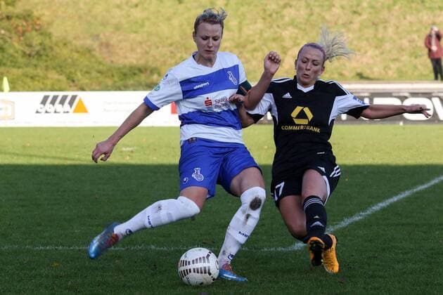 Aktuell Fussball, Frauen, 1. BL, FFC Frankfurt - MSV Duisburg v.li.: Virginia Kirchberger (MSV Duisburg), Mandy Islacker (1. FFC Frankfurt), Zweikampf, Duell, duel, tackle, Dynamik, Action, Aktion, Fussball, Allianz Frauen-Bundesliga, MSV Duisburg - 1. FFC Frankfurt, xozx