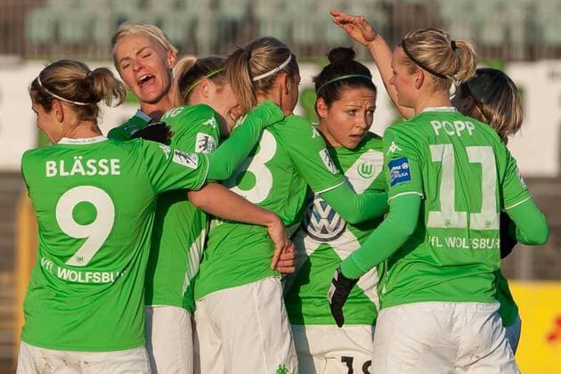 v.li.: Die Spielerinnen des VfL Wolfsburg bejubeln das 1:0 durch Lena Goeßling (VfL Wolfsburg, 4.v.l.), Fussball, Allianz Frauen-Bundesliga, VfL Wolfsburg - TSG 1899 Hoffenheim, xobx