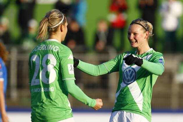 14.12.2014, VfL Stadion am Elsterweg, Wolfsburg, Frauenfussball Ligaspiel, 1. Liga, VfL Wolfsburg vs TSG 1899 Hoffenheim, im Bild Lena Goessling (28, VfL Wolfsburg, li.) jubelt nach ihrem Tor zum 1:0 fuer Wolfsburg zusammen mit Alexandra Popp (11, VfL Wolfsburg) VfL Wolfsburg vs TSG 1899 Hoffenheim