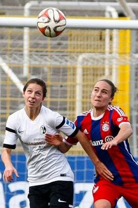 GER, FFBL, FC Bayern Muenchen vs SC Freiburg 14.12.2014, Gruenwalder Stadion, Muenchen, GER, FFBL, FC Bayern Muenchen vs. SC Freiburg , im Bild der Zweikampf zwischen Daria Streng (SC Freiburg 6) und Gina Lewandowski (Bayern 2) nphxRMG