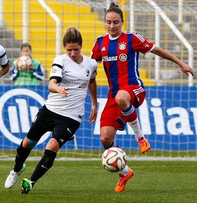 GER, FFBL, FC Bayern Muenchen vs SC Freiburg 14.12.2014, Gruenwalder Stadion, Muenchen, GER, FFBL, FC Bayern Muenchen vs. SC Freiburg , im Bild der Zweikampf zwischen Daria Streng (SC Freiburg 6) und Gina Lewandowski (Bayern 2) nphxRMG