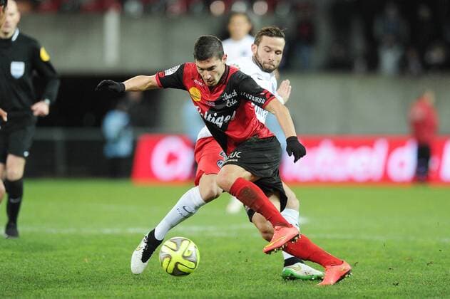 Aktuell Fußball, Frankreich, Ligue 1, EA Guingamp - Paris St. Germain Jeremy Pied (Guingamp) Yohan Cabaye (PSG) FOOTBALL : Guingamp vs PSG - Ligue 1 - 14 12 2014 N.LeGouic FEP Panoramic 