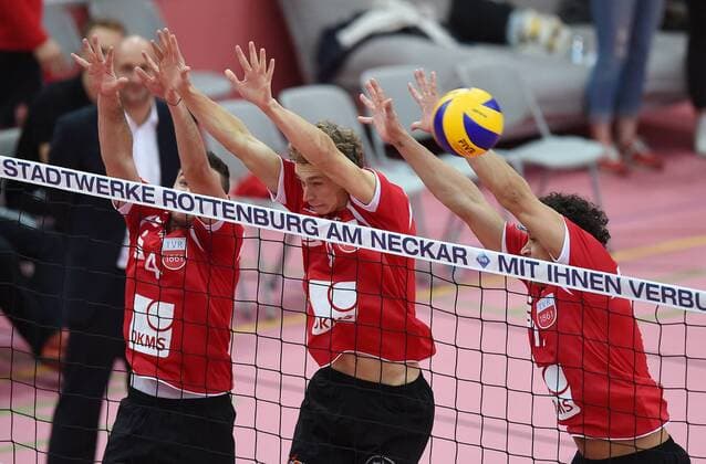 Volleyball 1. Bundesliga 2014 2015 TV Rottenburg - VC Olympia Berlin 14.12.2014 TV R Block; Federico Cipollone, Lars Wilmsen und Diego Ferreira Guardiano (v.li.) 