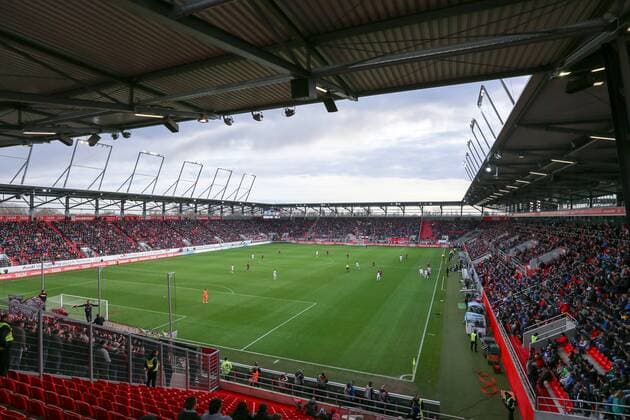 Fußball, Stadiongeschichte FC Ingolstadt 04 2. BL - FC Ingolstadt 04 - 1. FC Kaiserslautern - Audi Sportpark, knapp 14.000 Zuschauer 2. BL - FC Ingolstadt 04 - 1. FC Kaiserslautern