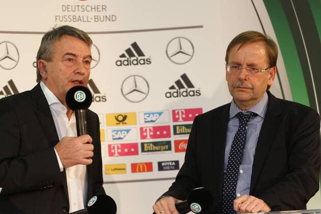 16.12.2014, Frankfurt am Main, DFB-Zentrale Pressegespräch DFB 2024 Wolfgang Niersbach (DFB-Präsident) Dr. Rainer Koch (1. DFB-Vizepräsident Amateurfußball)