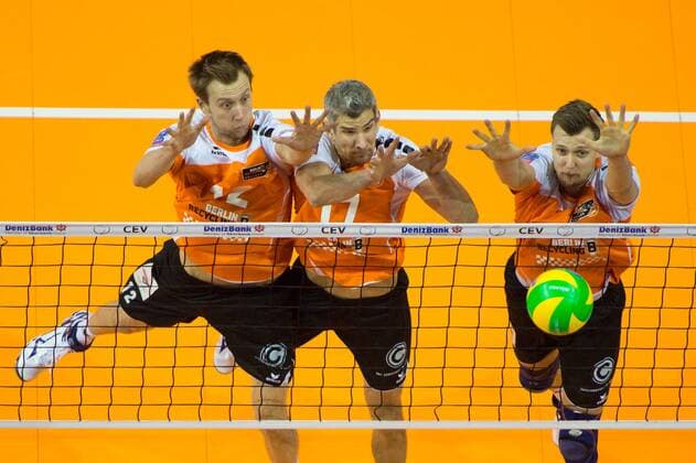 18.12.2014, Max Schmeling Halle, Berlin Volleyball, 2015 CEV Volleyball Champions League, Vorrunde, BR Volleys (GER) vs. Asseco Resovia Rzeszow (POL) Block Dreierblock Paul Carroll ( 12 Berlin), Rob Johannes Bontje ( 17 Berlin), Robert Kromm ( 3 Berlin)