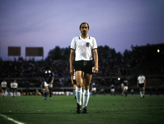 Europameisterschaft Vorrunde, BR Deutschland - Griechenland in Turin: Uli Stielike (BRD)