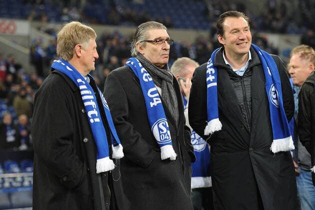 Fußball 1. Bundesliga 17. Spieltag Schalke 04 - Hamburger SV am 20.12.2014 in der Veltins Arena in Gelsenkirchen Klaus Fichtel, links - Rudi Assauer, mitte - Marc Wilmots, rechts