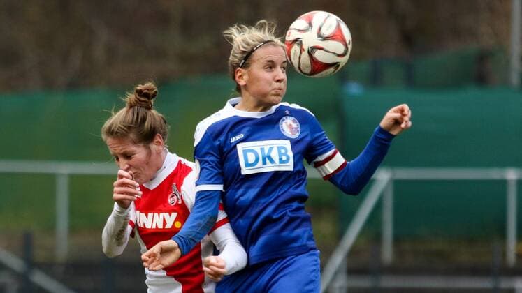 v.li.: Maike Seuren (1. FC Köln), Jennifer Cramer (Turbine Potsdam), Kopfball, header, Aktion, Action, Fussball, DFB-Pokal der Frauen, 1. FC Köln - 1. FFC Turbine Potsdam, xozx