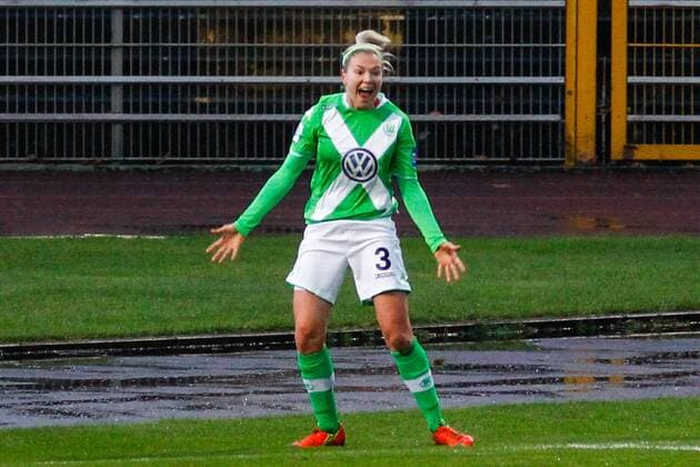 Torjubel - Torschützin Zsanett Jakabfi (VfL Wolfsburg) trifft zum 1-0 - DFB Pokal Viertelfinale Saison 2014-2015 VfL Wolfsburg vs. SC Sand im Stadion am Elsterwg in Wolfsburg - Freisteller,Aktion,Deutschland, Fußball, Frau,Frauen,20.12.2014