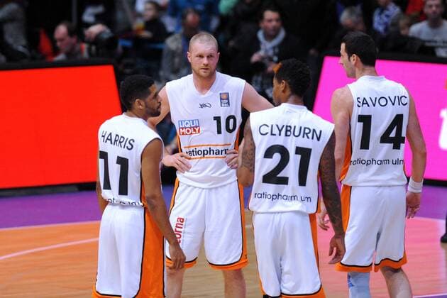 enttaeuscht, frustriert, Emotion; Maarty Leunen (hinten); CJ Harris (L), Will Clyburn (NR 21), Boris Savovic (ratiopharm ulm) Basketball --- 1. Bundesliga, BBL --- BG Goettingen vs ratiopharm ulm --- 20.12.2014 , EP_RSL
