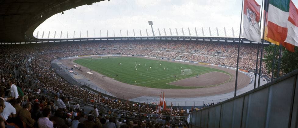 Fußball, Stadiongeschichte Fortuna Düsseldorf Rheinstadion Düsseldorf, Heimspielstätte der Fortuna und Austragungsort DFB Pokal Finale 1972 1973