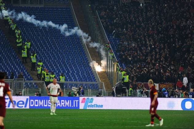 IPP20141220 Football - soccer: Serie A, AS Rom - Fans mit Pyrotechnik xHOCHxZWEIx xItalyxPhotoxPressx 